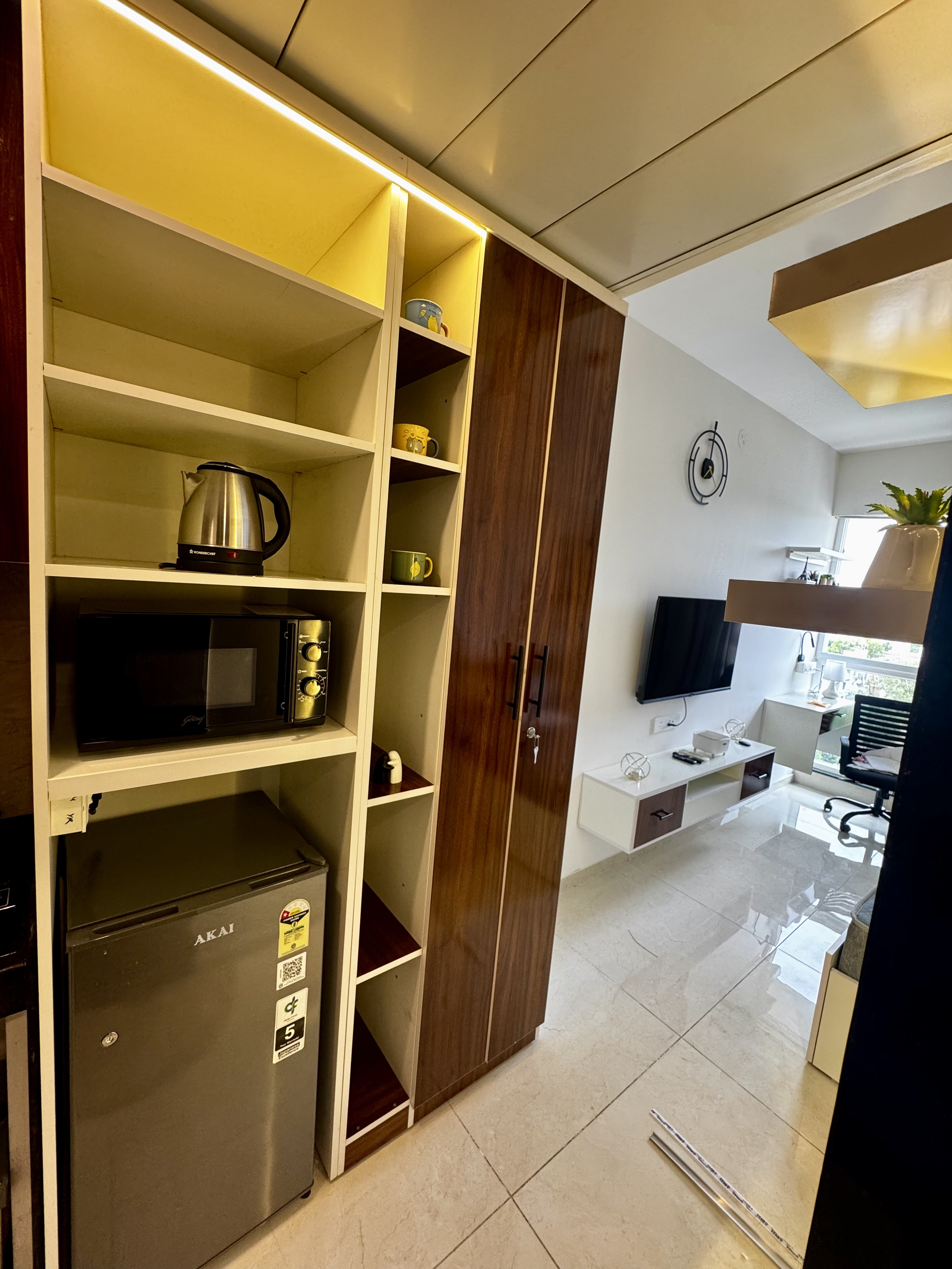 Kitchen worktop and storage